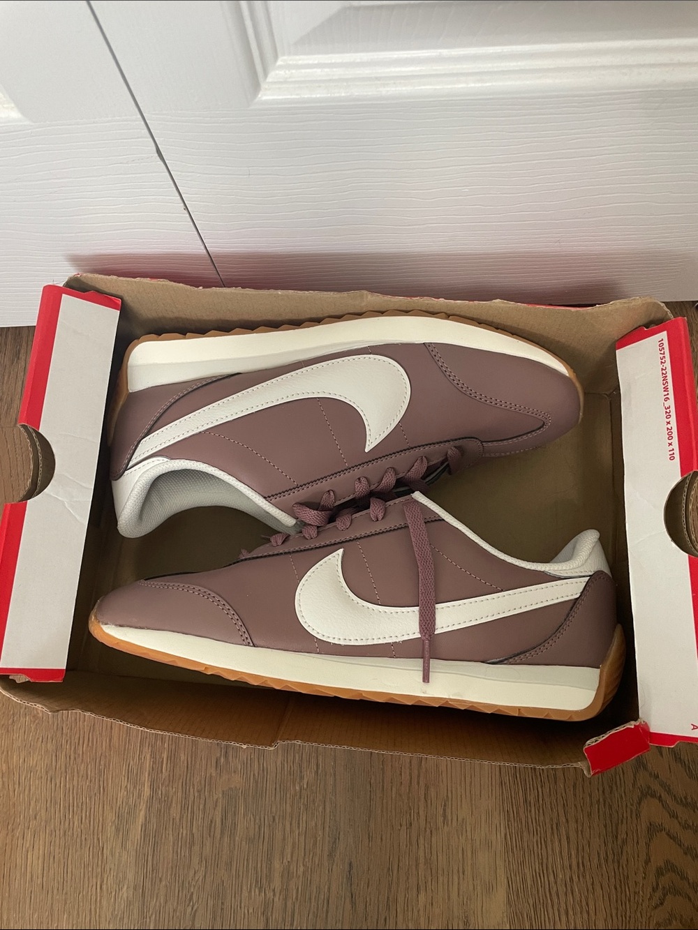 Nike Pacific Leather Women’s Lace-Up Sneakers Smokey Mauve/White HV6430-200 2025